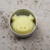balsamo labbra naturale con olio extravergine di oliva e mandarino a forma di maialino in scatolina di alluminio da 6 gr